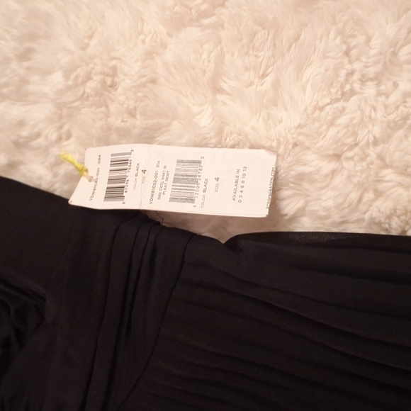 BNWT BCBGeneration Black Beautiful  Cocktail Dress Shrt w Pleat Skirt Size 4 - Picture 6 of 11